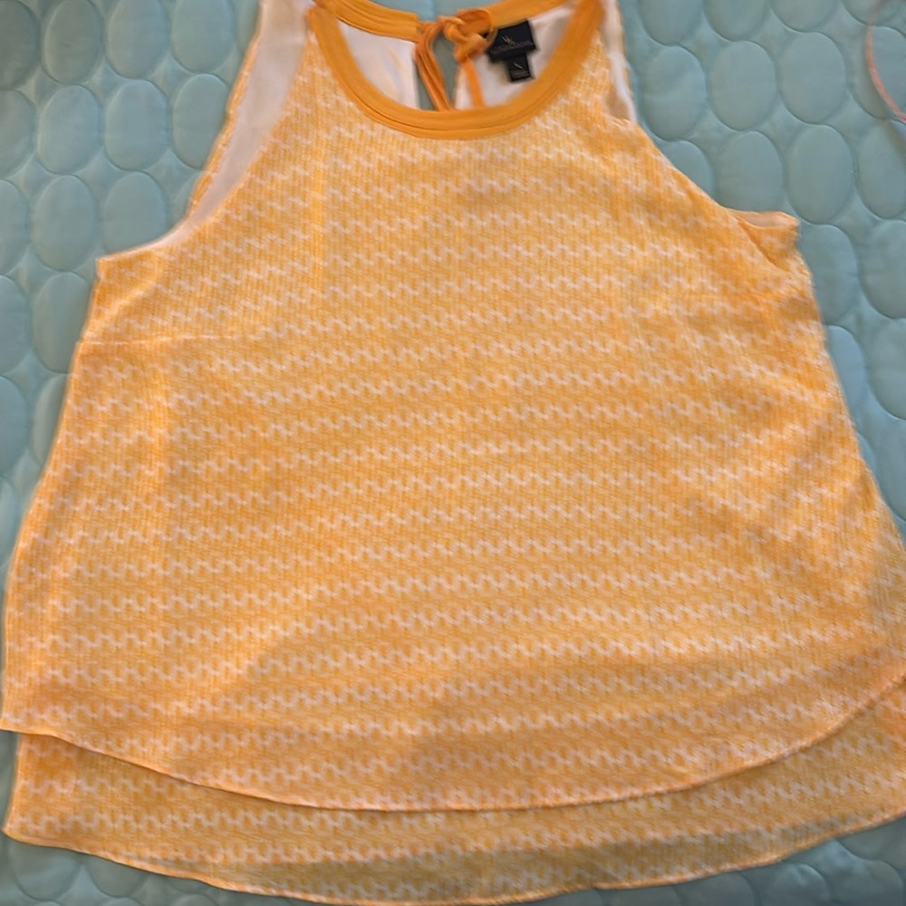 Dressy tank with buckle details on shoul